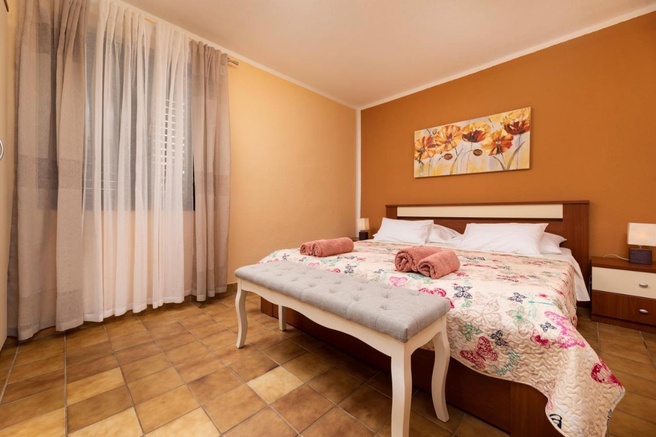 Apartman "Ela" Njivice Eksteriør billede