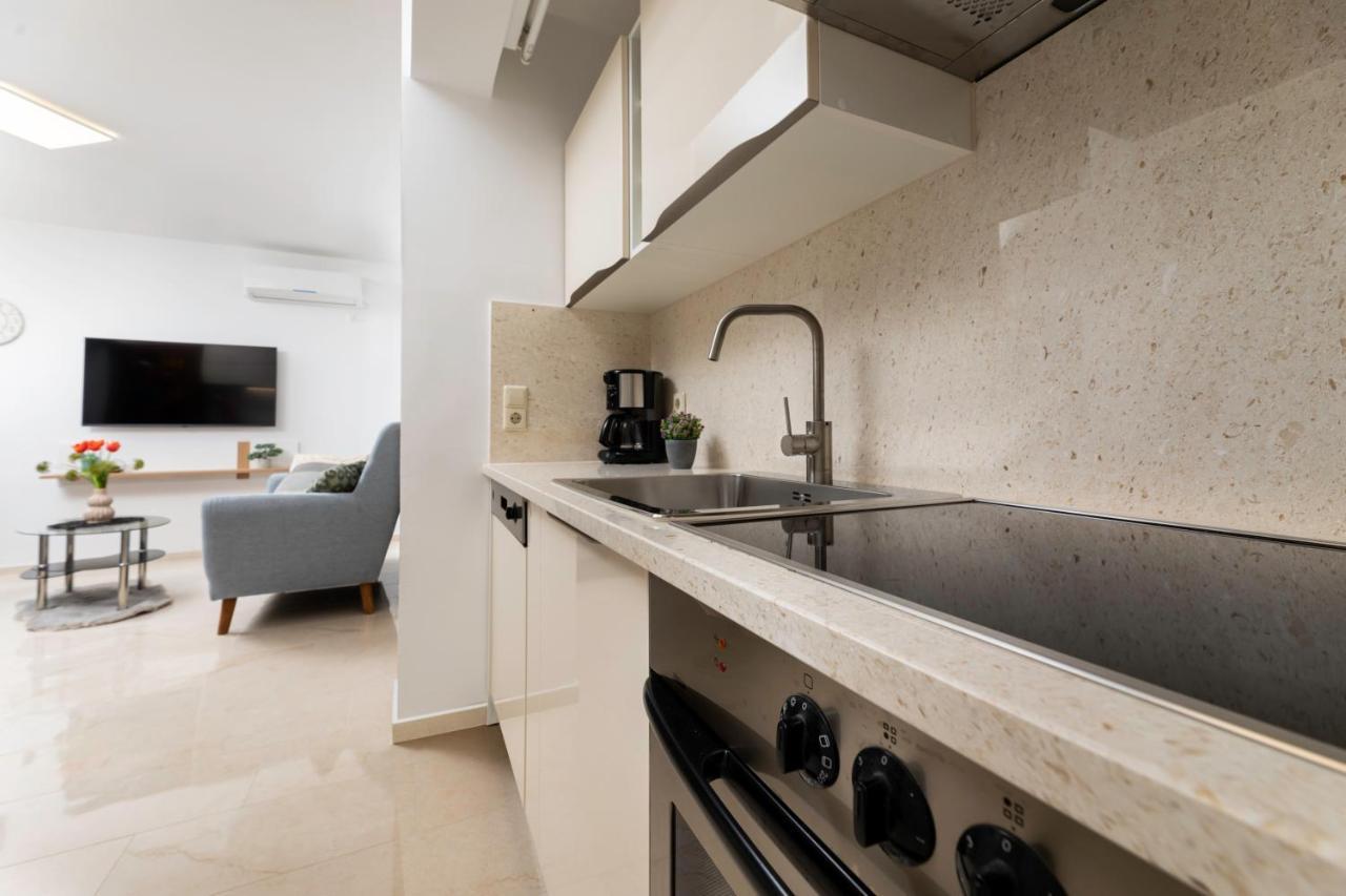 Apartman "Ela" Njivice Eksteriør billede