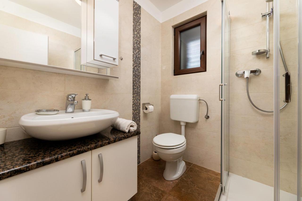 Apartman "Ela" Njivice Eksteriør billede