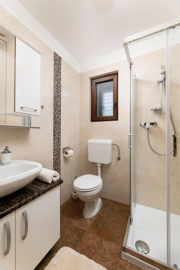 Apartman "Ela" Njivice Eksteriør billede
