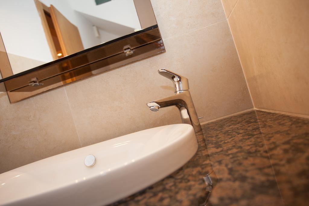 Apartman "Ela" Njivice Eksteriør billede